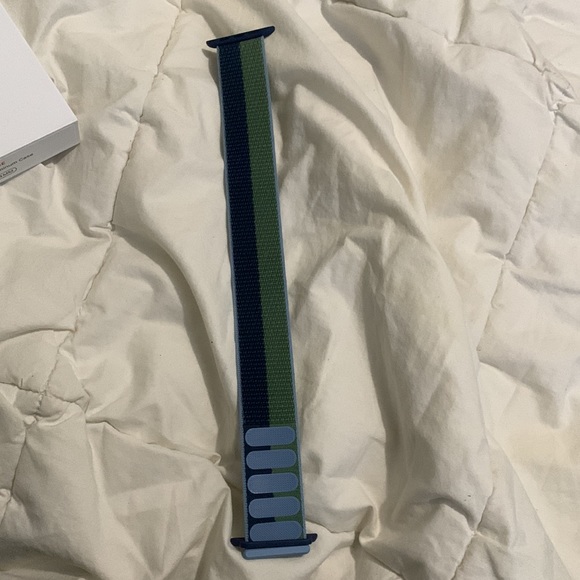 2 Apple Watch bands - Picture 2 of 6